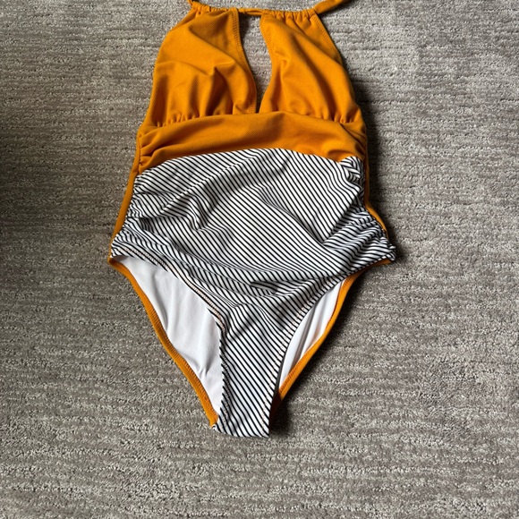 Cupshe Textured And Striped Halter Tummy Control One Piece Swimsuit Size Small - Picture 8 of 13